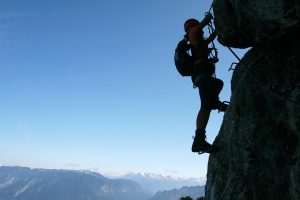 Einzigartige Klettersteigschule am Rhein und in der Eifel